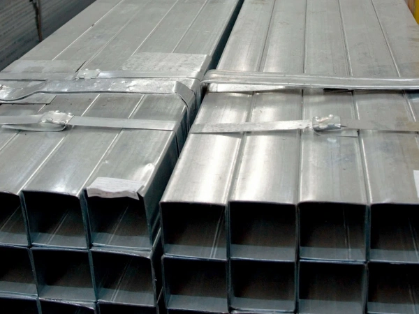 Труба профильная стальная 60x40x3 мм. Прямоугольная. Длина 6