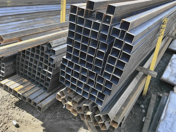 Труба профильная стальная 60x40x3 мм. Прямоугольная. Длина 6